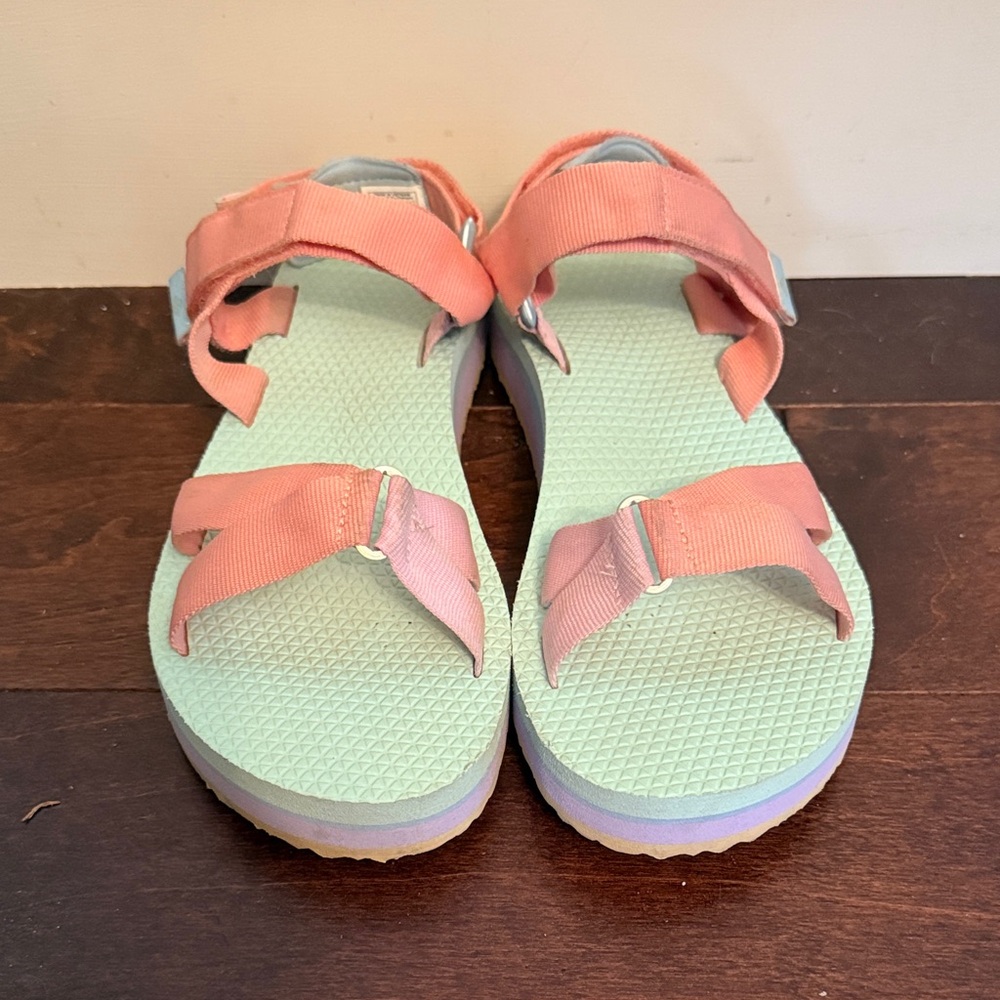 Women's Mint Footbed Sandals with Pink Straps